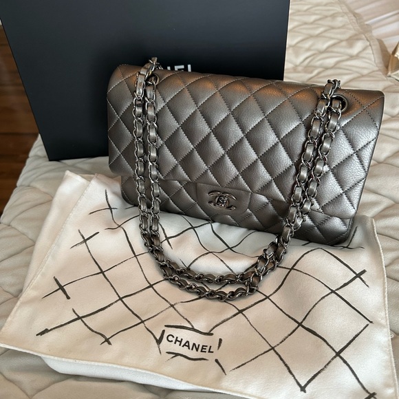 CHANEL Handbags - Like new Chanel medium classic flap Ruthenium!